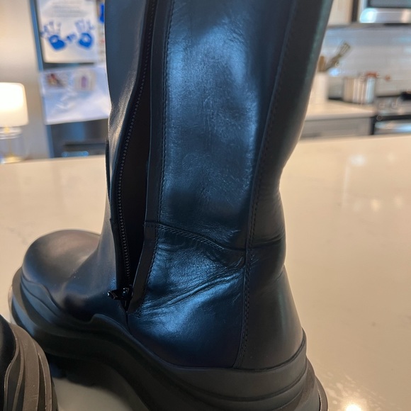 Bottega Veneta Tire Boots - Picture 4 of 10